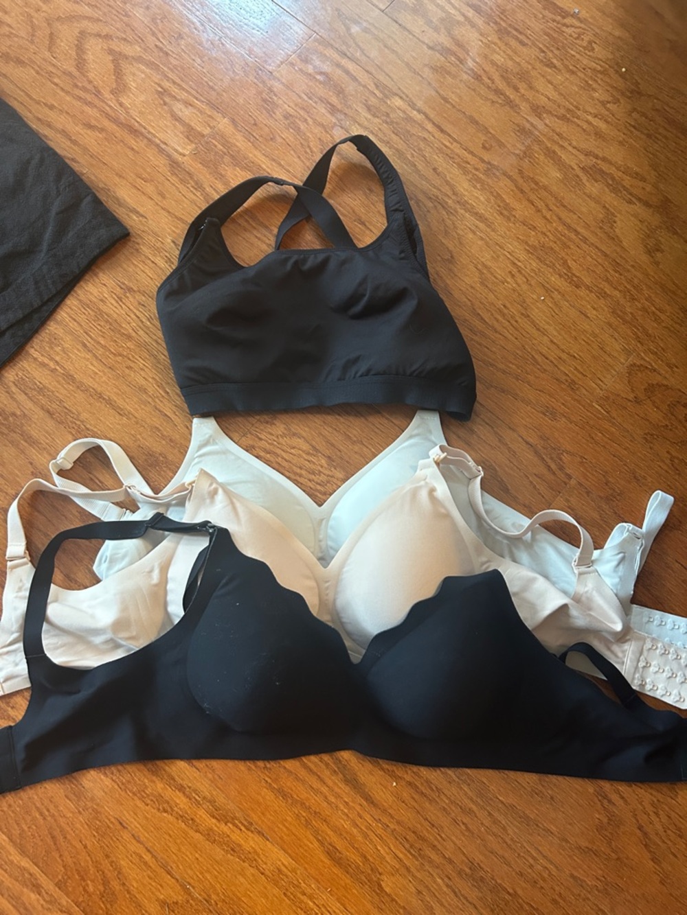 Nursing Breastfeeding Bras Black White Seamless Padded Bras Lot of 4 size M